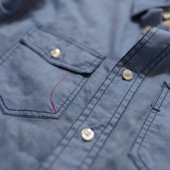 Blue Oxford with detailing - Picture 4 of 6